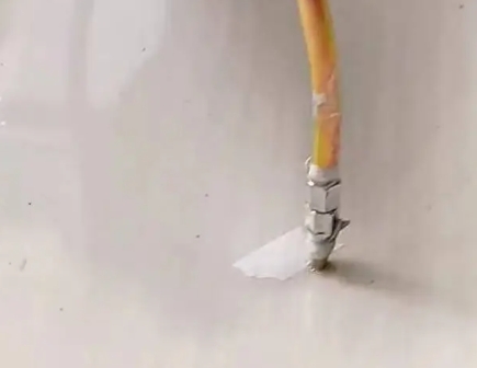 灵台瓷砖空鼓维修公司专业解答在瓷砖铺贴过程中，如果使用的砂料过粗（如全部使用了粗砂），可能会导致以下问题
